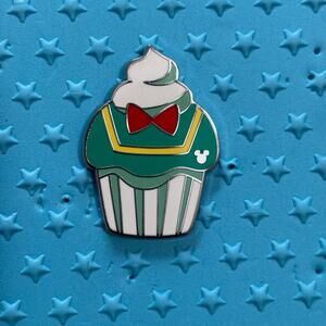 2025 Hidden Disney Wave B WDW Pin Donald Duck Cupcake